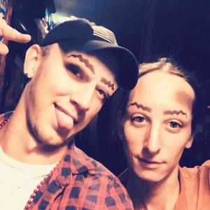 Meet your Posher, Topher